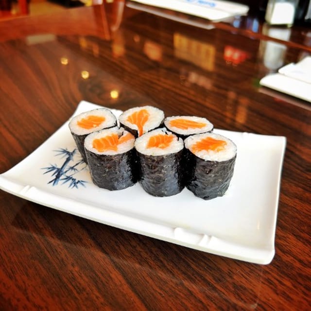 Salmon Hosomaki Roll.